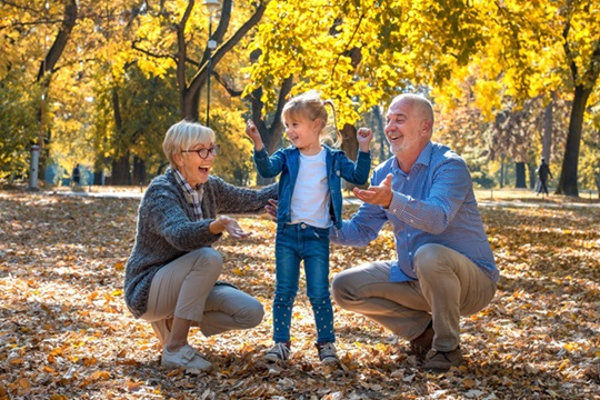 Grands-parents et leur petite fille