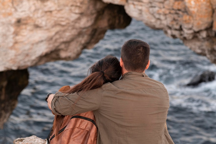 Jeune couple ensemble